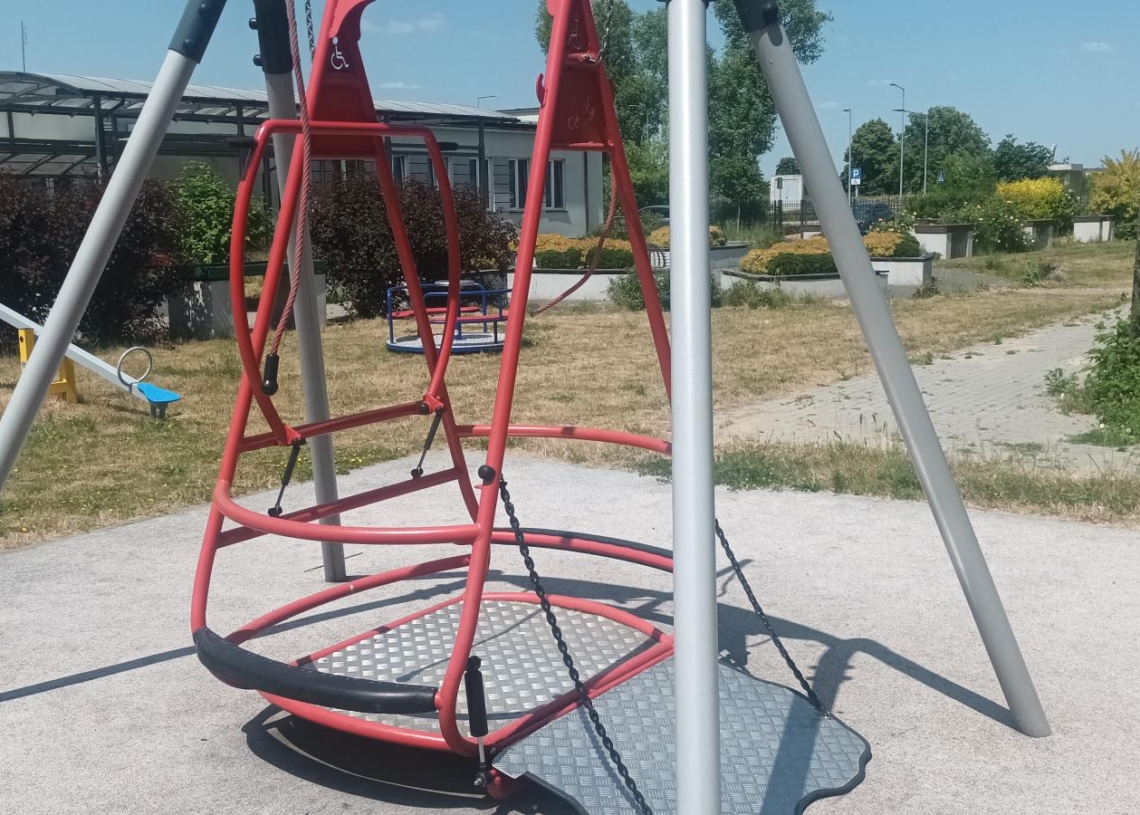Unikalny plac zabaw dla niepełnosprawnych osób powstaje w Skierniewicach przy siedzibie Wspólnej Troski