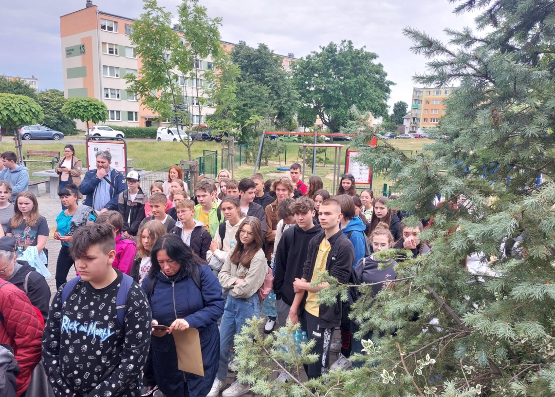 Blisko 100 uczniów wzięło udział w historycznej grze miejskiej w Sieradzu [ZDJĘCIA]