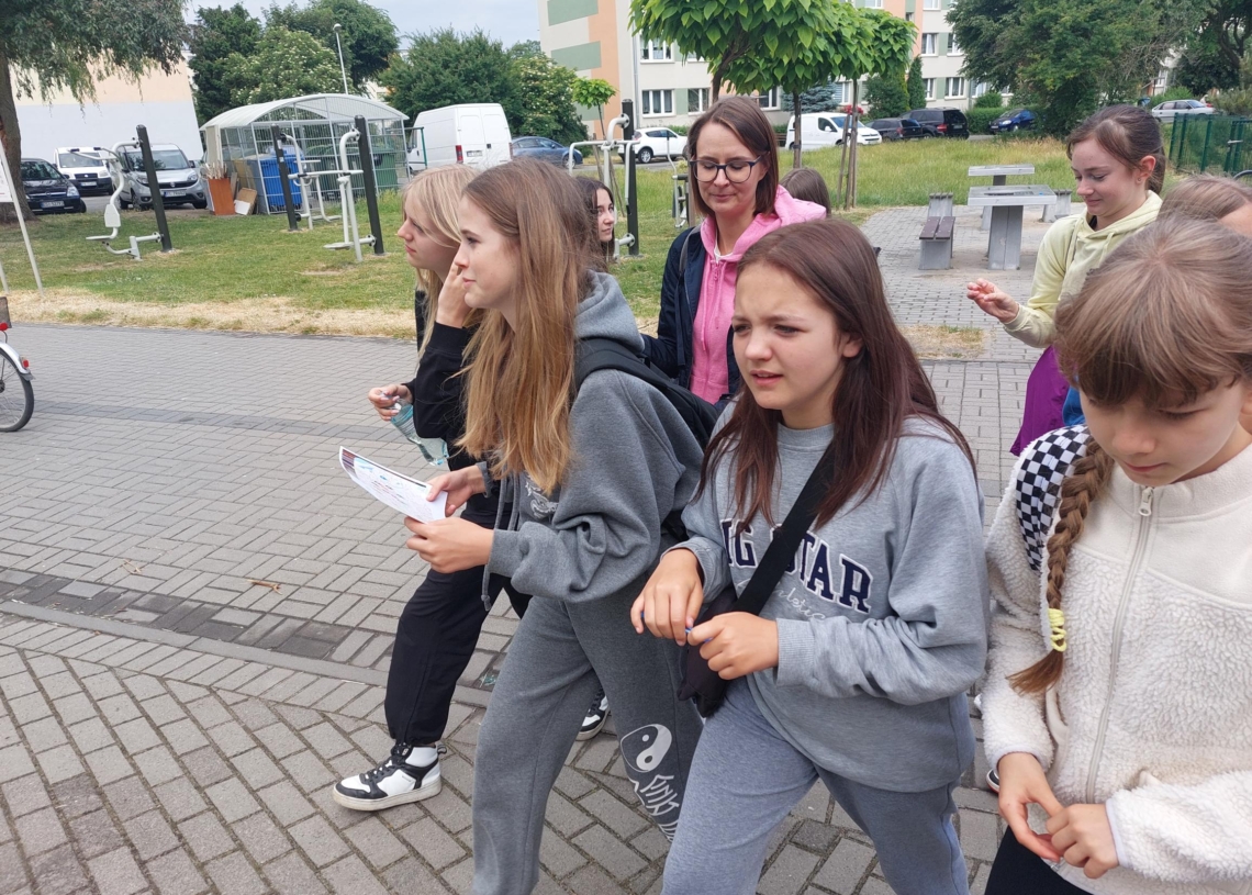 Blisko 100 uczniów wzięło udział w historycznej grze miejskiej w Sieradzu [ZDJĘCIA]