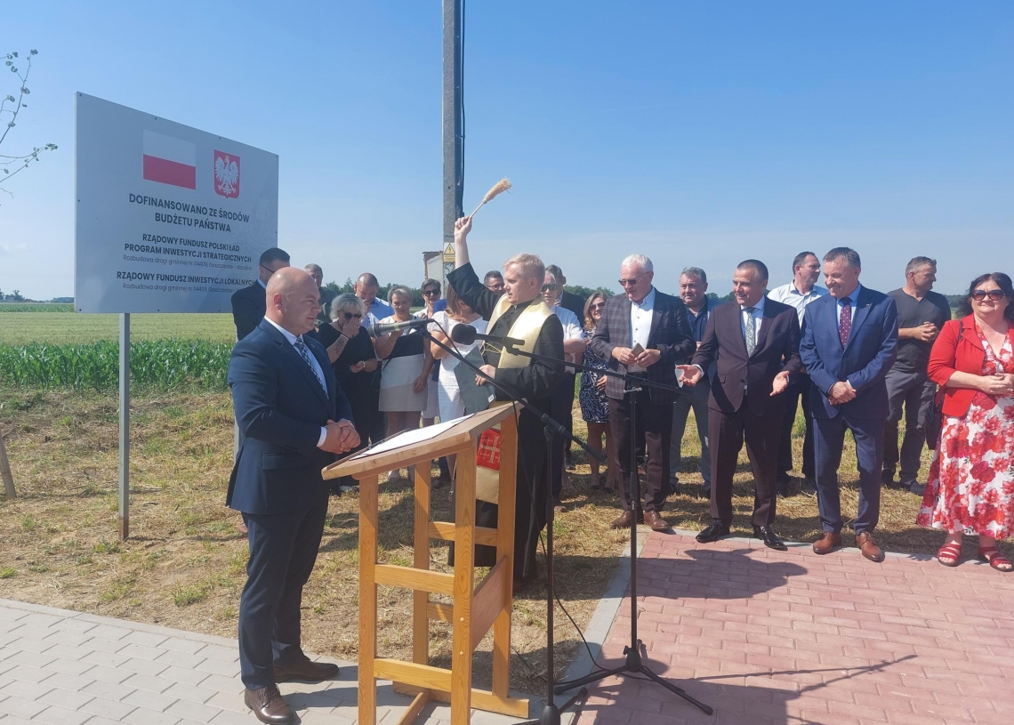 Droga między miejscowościami Goszczanów i Karolina oficjalnie otwarta. Nowy odcinek ma długość 3 km [ZDJĘCIA + WIDEO]
