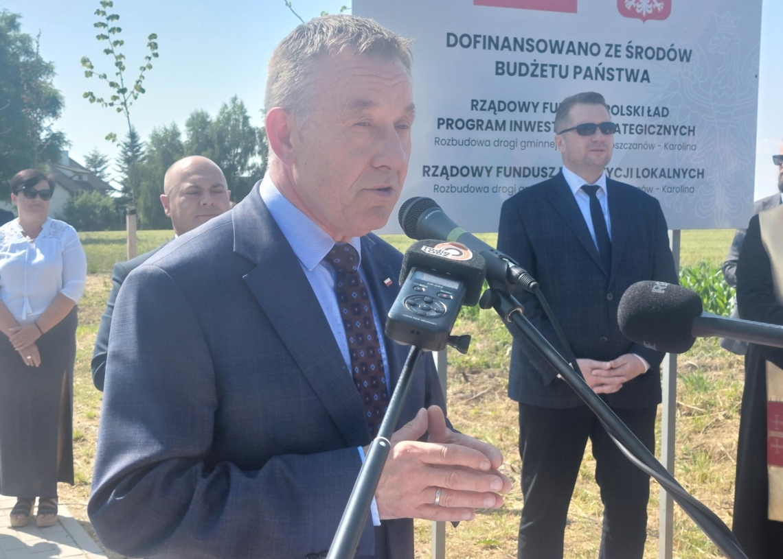 Droga między miejscowościami Goszczanów i Karolina oficjalnie otwarta. Nowy odcinek ma długość 3 km [ZDJĘCIA + WIDEO]