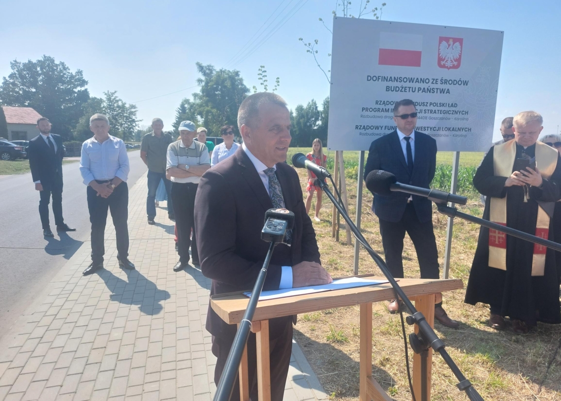 Droga między miejscowościami Goszczanów i Karolina oficjalnie otwarta. Nowy odcinek ma długość 3 km [ZDJĘCIA + WIDEO]