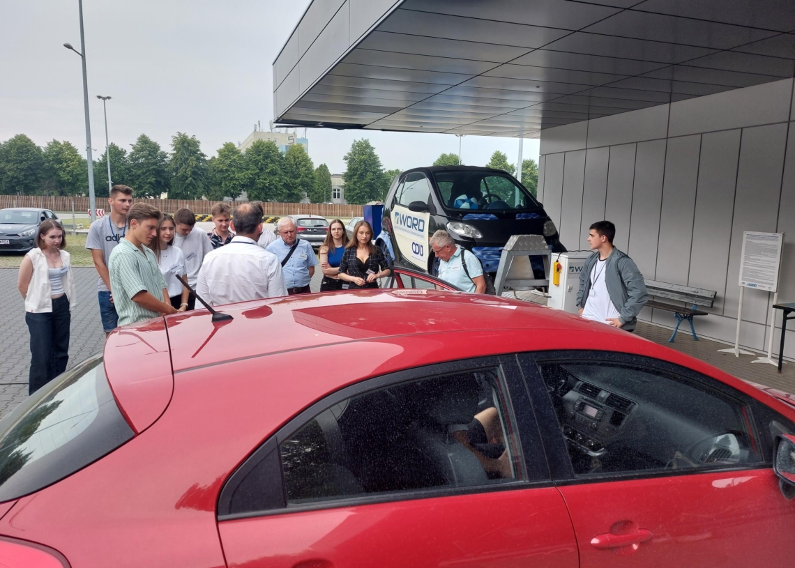 Ponad 200 kierowców skorzystało z bezpłatnych kursów w Ośrodku Doskonalenia Techniki Jazdy w Sieradzu 1 Ponad 200 kierowców skorzystało z bezpłatnych kursów w Ośrodku Doskonalenia Techniki Jazdy w Sieradzu
