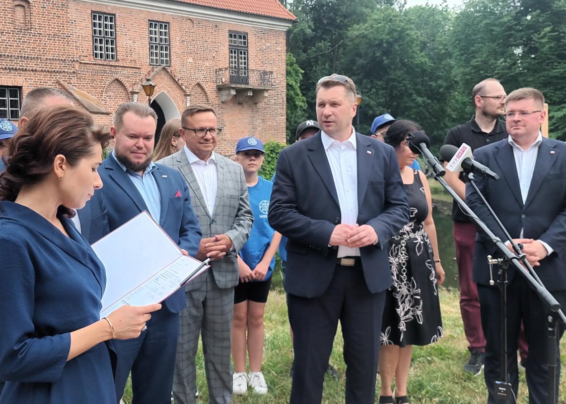 „Poznaj Polskę". Podsumowanie projektu w Oporowie