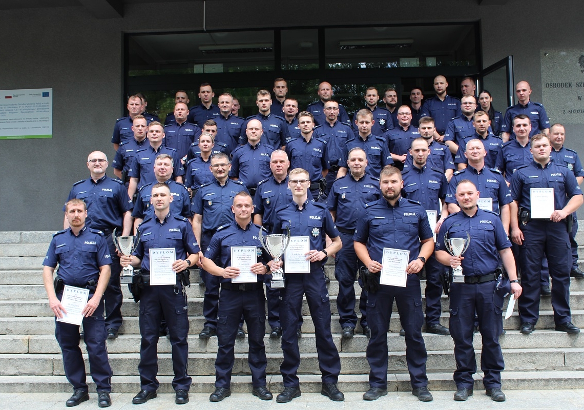 Policjanci ze Zduńskiej Woli pokonali 22 drużyny i będą reprezentować KWP w Łodzi w finale Turnieju Par Patrolowych 1 policjanci ze Zduńskiej Woli
