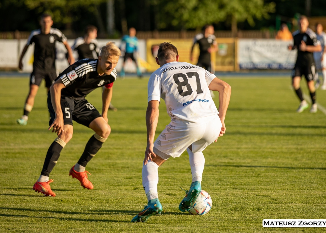 3. liga: W sobotę decydujące rozstrzygnięcia. Ważne mecze w Zambrowie i Sieradzu