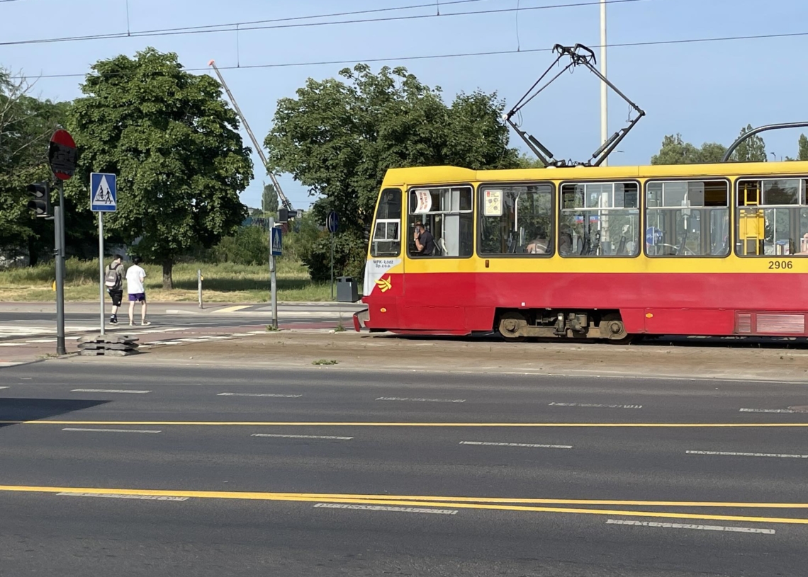 zderzenie osobówki z tramwajem na Włókniarzy