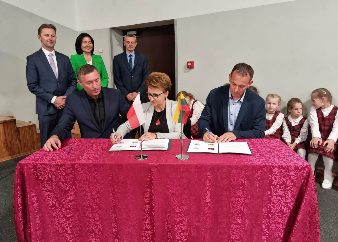 I LO w Opocznie podpisało umowy z polskimi szkołami na Wileńszczyźnie
