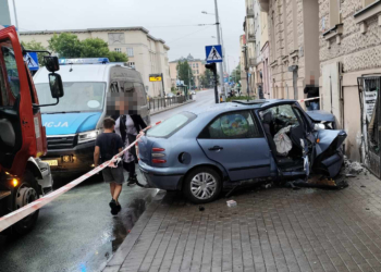 Wypadek na Narutowicza w Łodzi. Wjechał w ścianę budynku