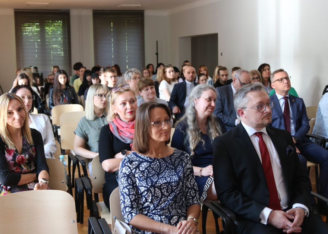 Mieszkańcy Łódzkiego jednymi z najstarszych w Polsce. Potrzeba więcej opiekunów medycznych 1 Mieszkańcy Łódzkiego jednymi z najstarszych w Polsce