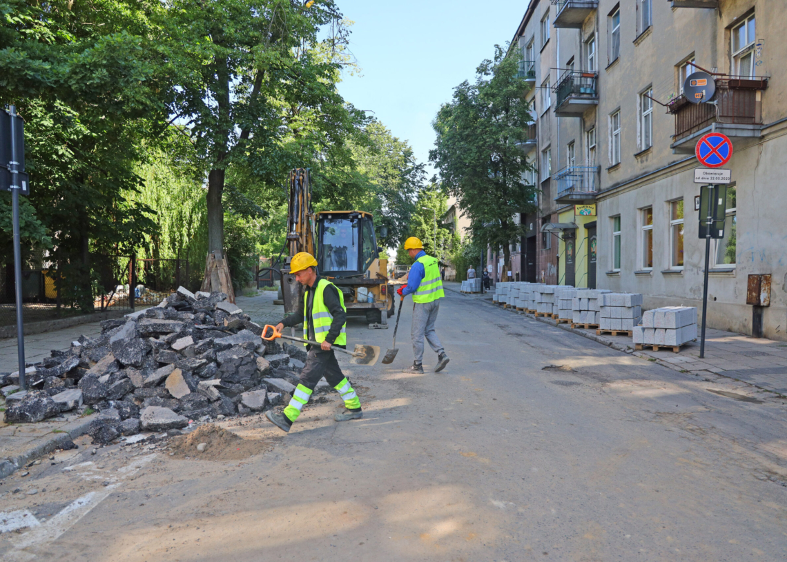 Budowa woonerfu na Lipowej. Trwają prace odwodnieniowe [ZDJĘCIA]