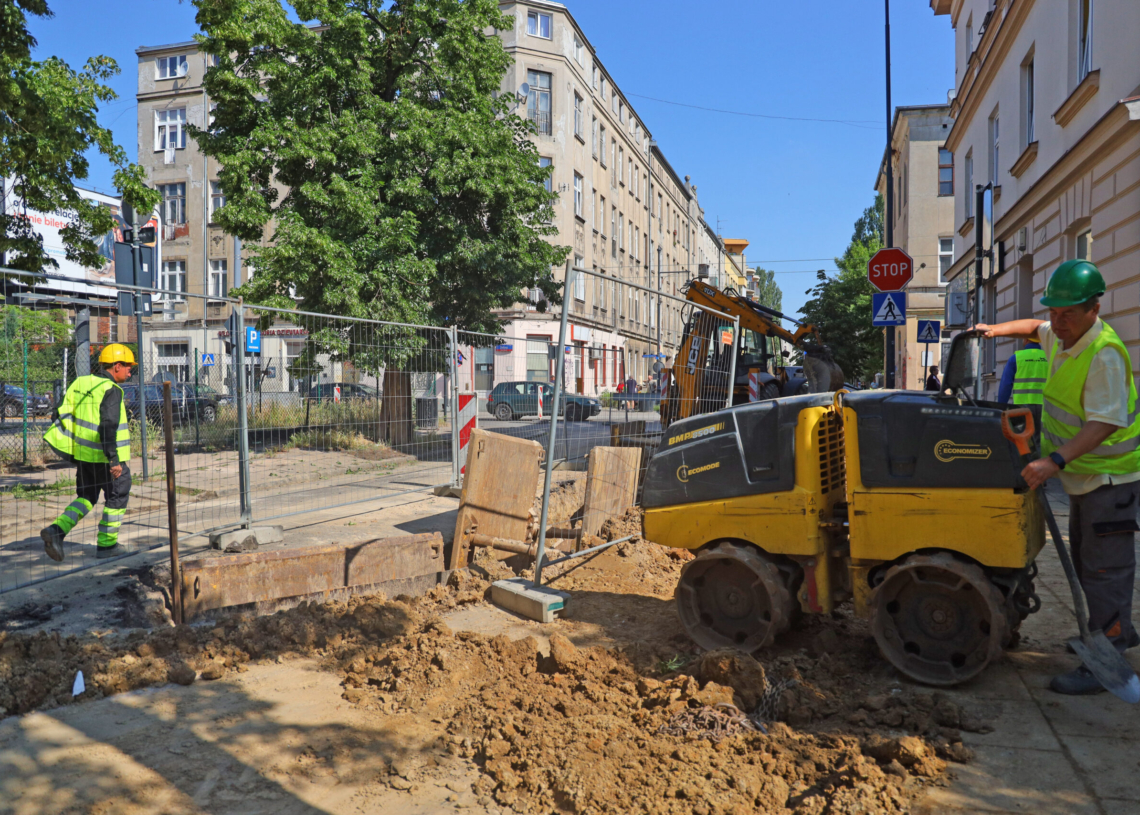 Budowa woonerfu na Lipowej. Trwają prace odwodnieniowe [ZDJĘCIA]