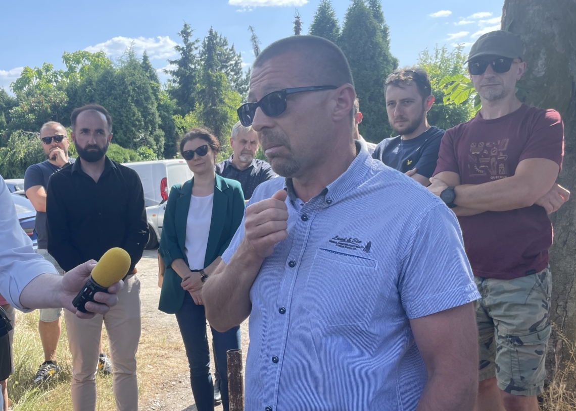 Sieradz: Protest na ul. Orzeszkowej przeciwko projektowi nowej drogi