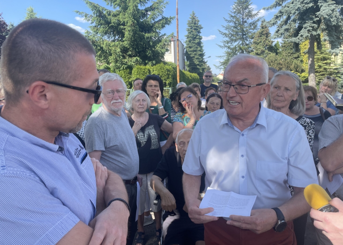 Sieradz: Protest na ul. Orzeszkowej przeciwko projektowi nowej drogi