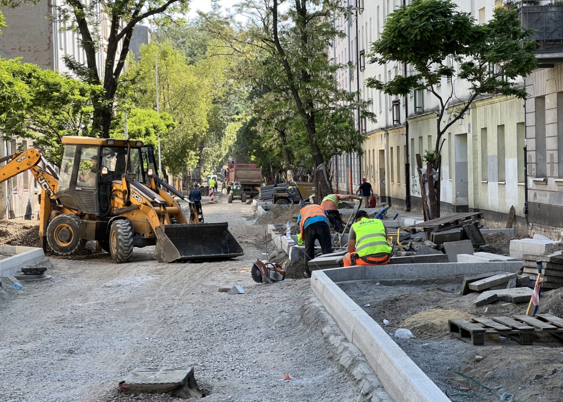 Budowa woonerfu na Mielczarskiego. ZIM informuje, że wykonano 60 proc. prac [ZDJĘCIA]