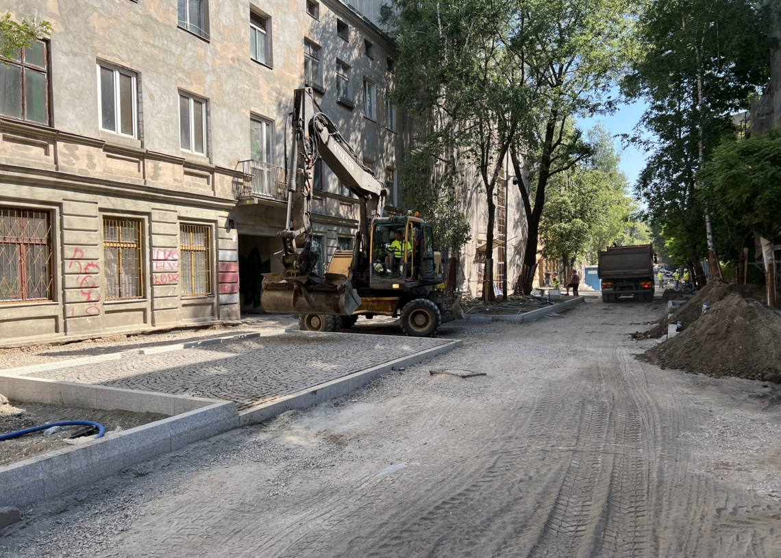 Budowa woonerfu na Mielczarskiego. ZIM informuje, że wykonano 60 proc. prac [ZDJĘCIA]