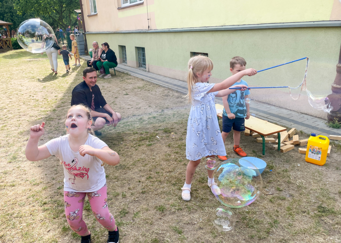 Piknik "Od seniora do juniora" w Przedszkolu nr 5 w Sieradzu