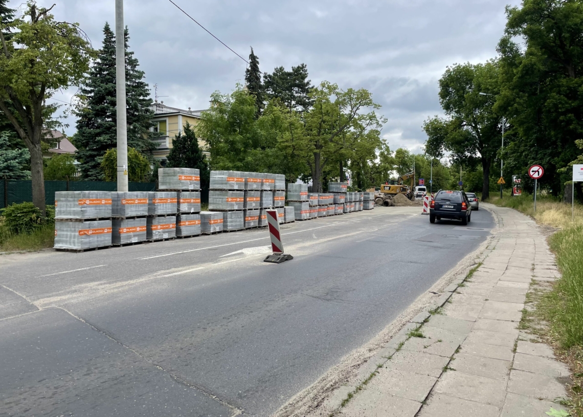 Przebudowa Krakowskiej trwa ponad 3 miesiące. Prace nadal prowadzone są tym samym pasie