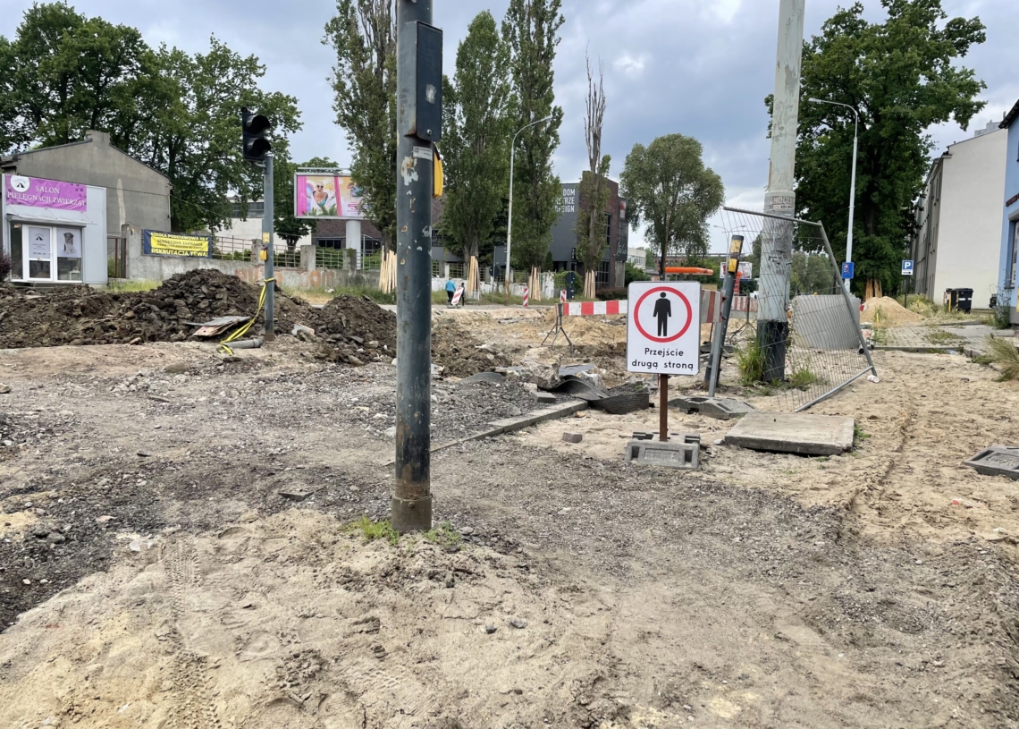 Mija 5 miesięcy od rozpoczęcia przebudowy Przybyszewskiego [ZDJĘCIA + WIDEO]