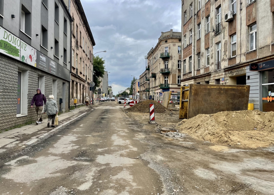 Mija 5 miesięcy od rozpoczęcia przebudowy Przybyszewskiego [ZDJĘCIA + WIDEO]