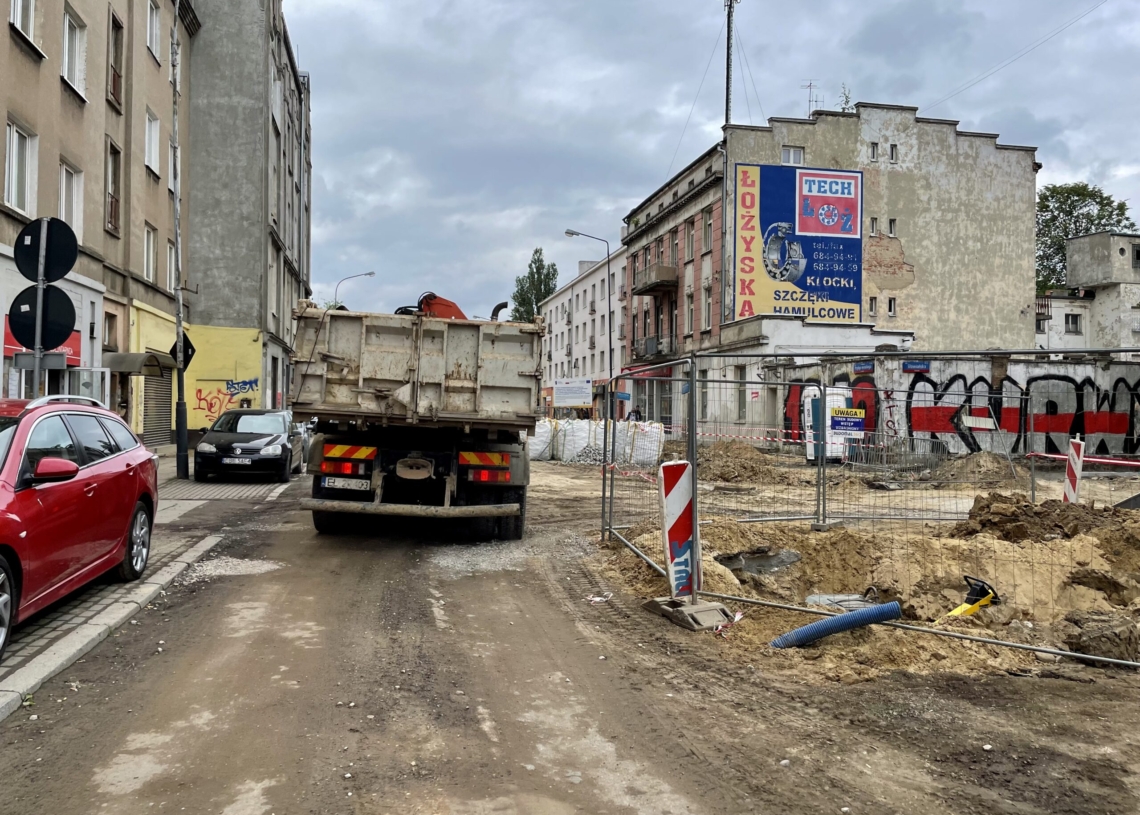 Mija 5 miesięcy od rozpoczęcia przebudowy Przybyszewskiego [ZDJĘCIA + WIDEO]