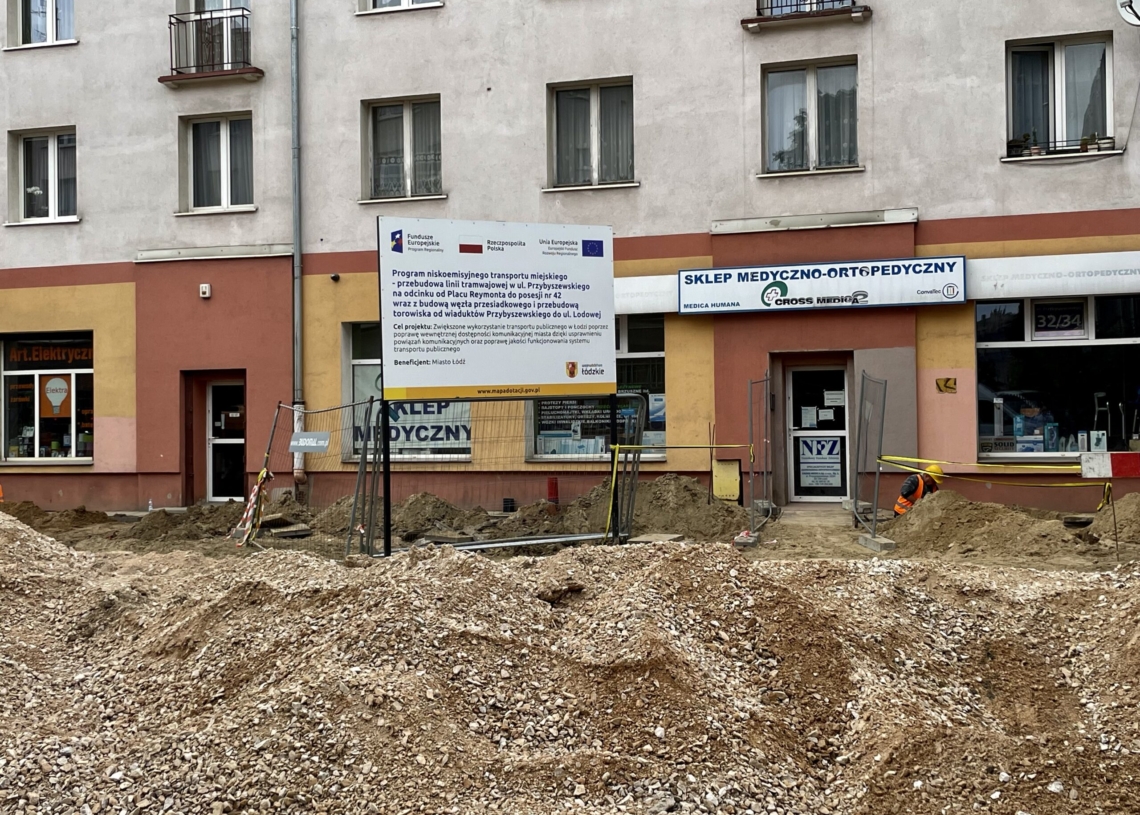 Mija 5 miesięcy od rozpoczęcia przebudowy Przybyszewskiego [ZDJĘCIA + WIDEO]