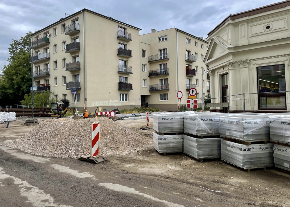 Mija 5 miesięcy od rozpoczęcia przebudowy Przybyszewskiego [ZDJĘCIA + WIDEO]
