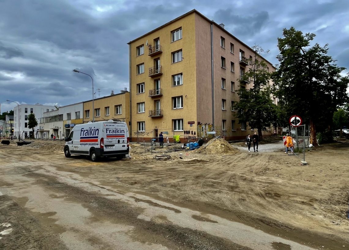 Mija 5 miesięcy od rozpoczęcia przebudowy Przybyszewskiego [ZDJĘCIA + WIDEO]