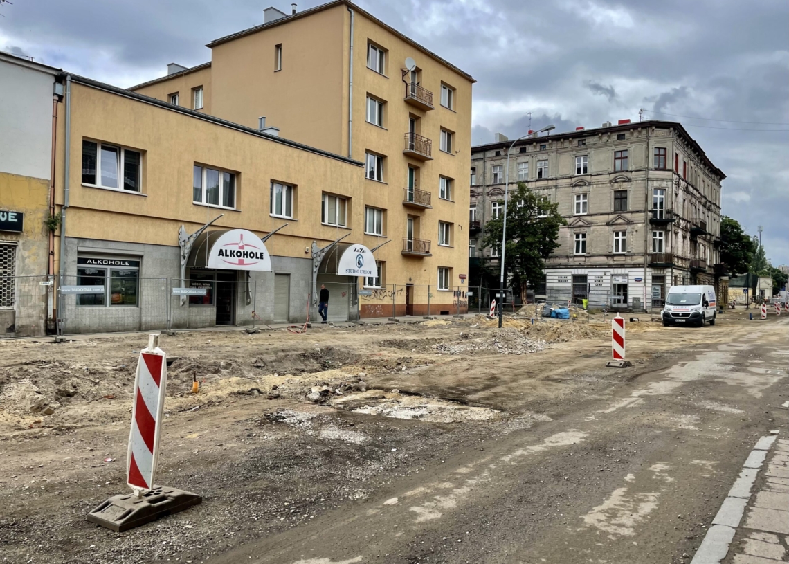 Mija 5 miesięcy od rozpoczęcia przebudowy Przybyszewskiego [ZDJĘCIA + WIDEO]