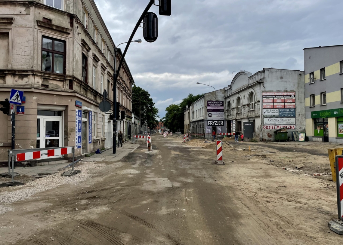Mija 5 miesięcy od rozpoczęcia przebudowy Przybyszewskiego [ZDJĘCIA + WIDEO]