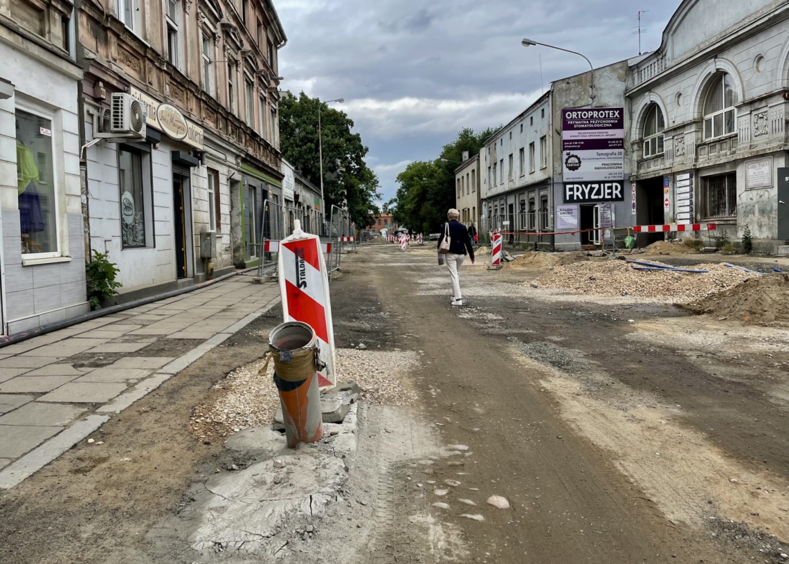 Mija 5 miesięcy od rozpoczęcia przebudowy Przybyszewskiego [ZDJĘCIA + WIDEO]