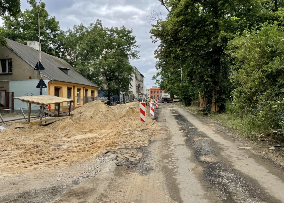 Mija 5 miesięcy od rozpoczęcia przebudowy Przybyszewskiego [ZDJĘCIA + WIDEO]