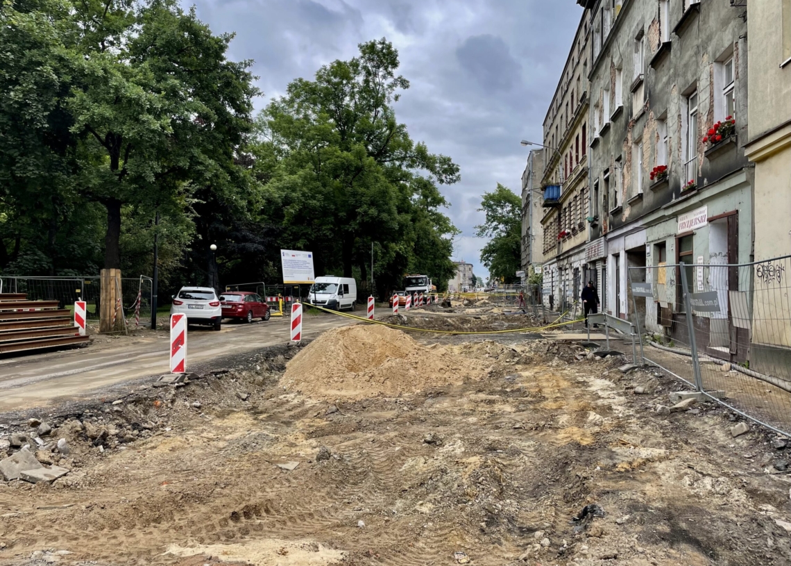 Mija 5 miesięcy od rozpoczęcia przebudowy Przybyszewskiego [ZDJĘCIA + WIDEO]