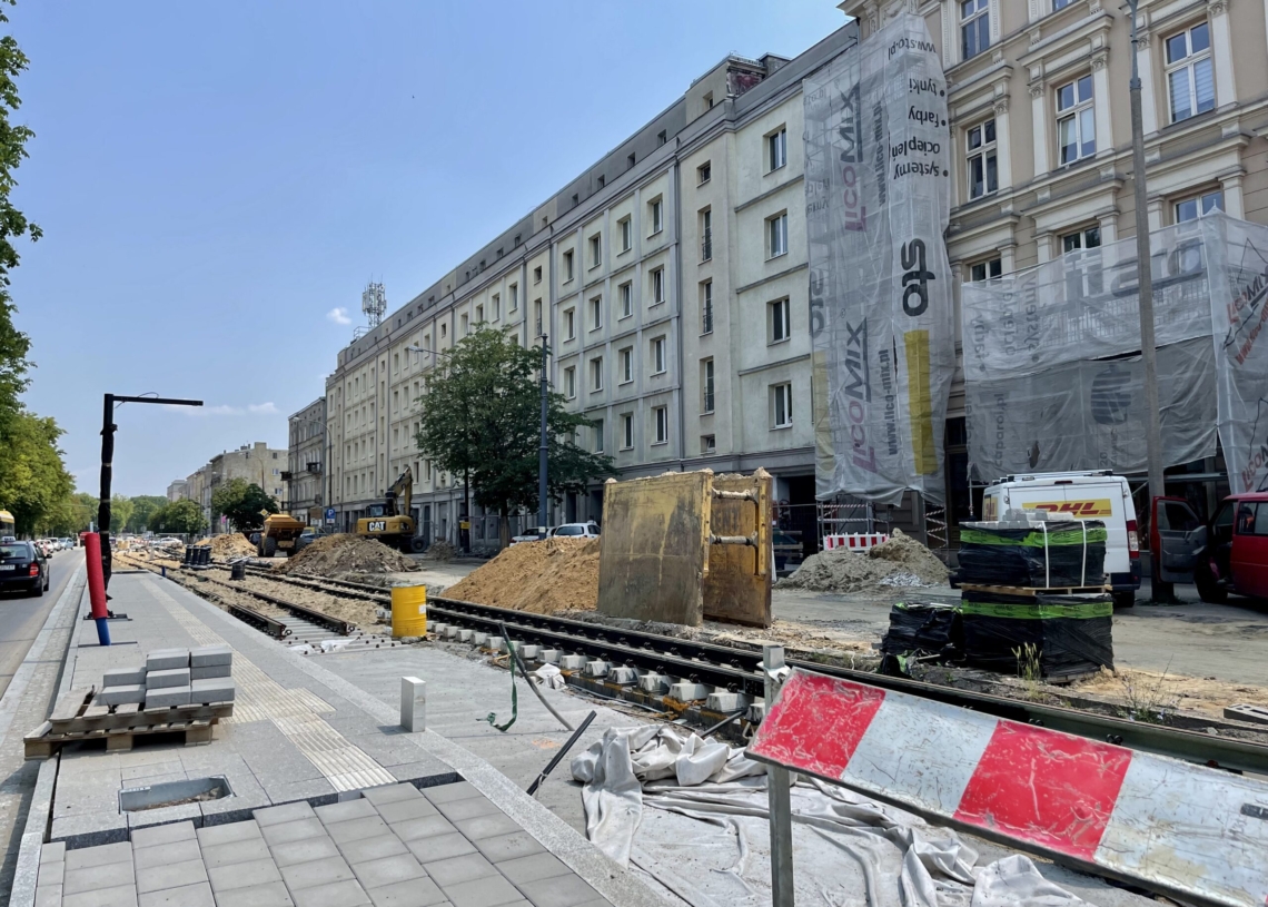 Modernizacja Północnej. Torowisko układane jest na 70 proc. ulicy [ZDJĘCIA + WIDEO]