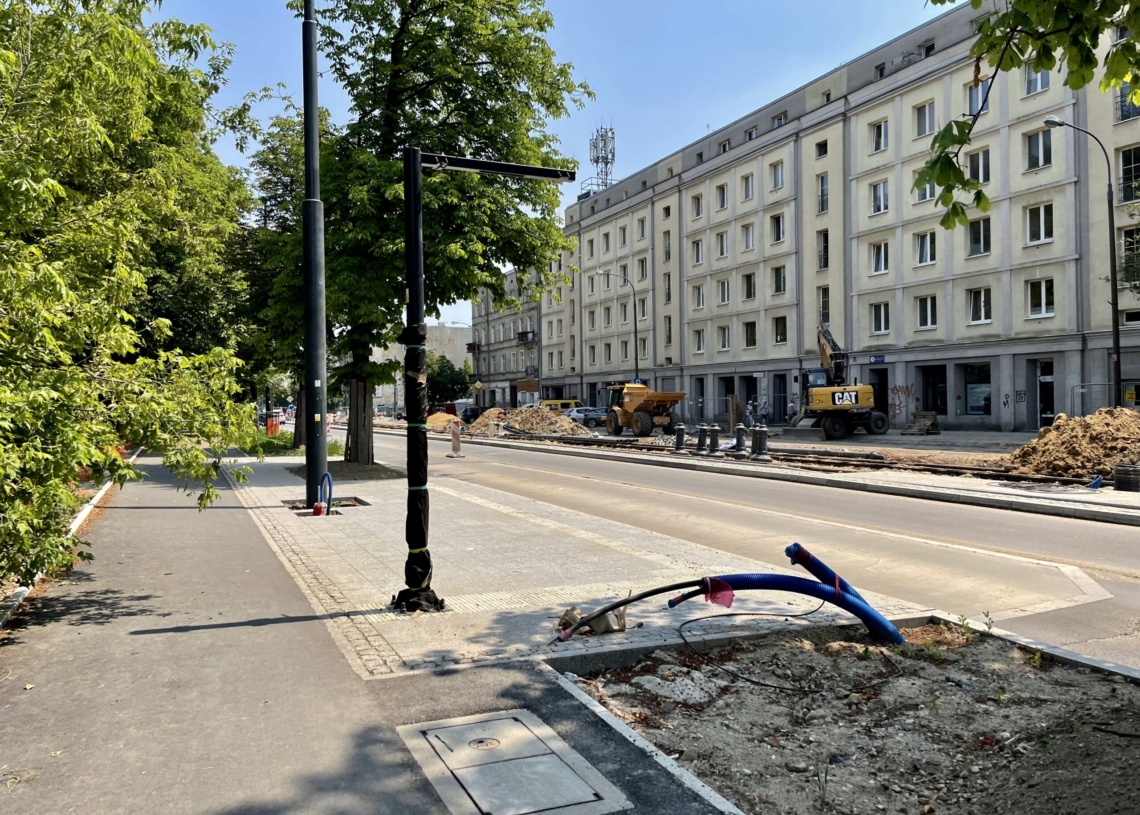 Modernizacja Północnej. Torowisko układane jest na 70 proc. ulicy [ZDJĘCIA + WIDEO]