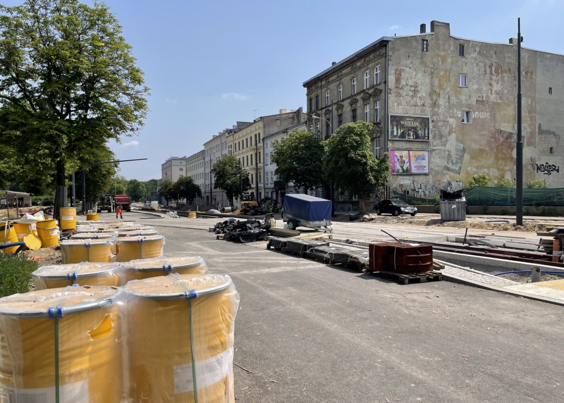 Modernizacja Północnej. Torowisko układane jest na 70 proc. ulicy [ZDJĘCIA + WIDEO]