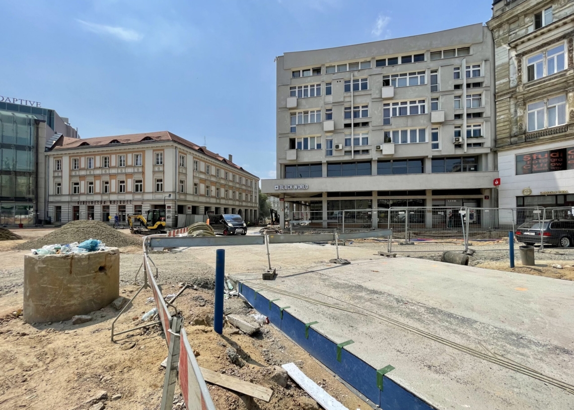 Modernizacja Placu Wolności trwa już 14 miesięcy [ZDJĘCIA + WIDEO]