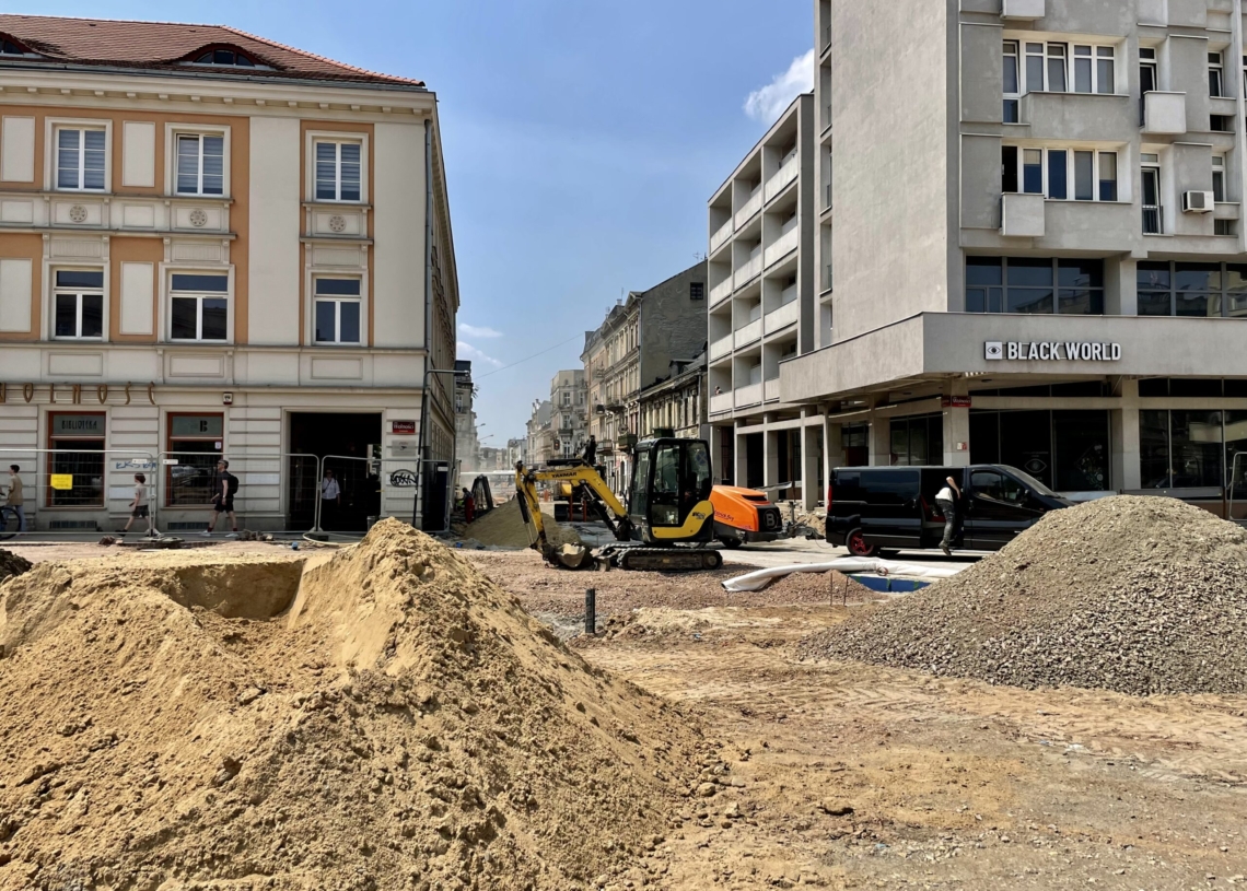 Modernizacja Placu Wolności trwa już 14 miesięcy [ZDJĘCIA + WIDEO]