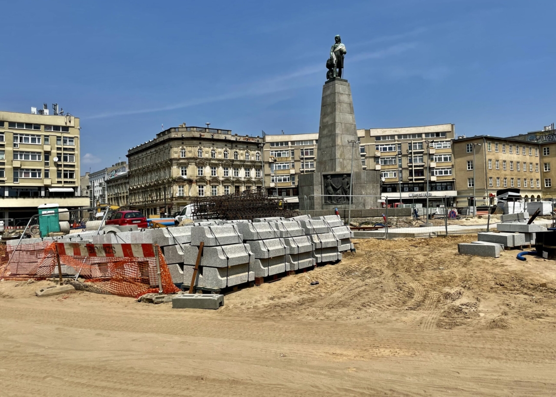 Modernizacja Placu Wolności trwa już 14 miesięcy [ZDJĘCIA + WIDEO]