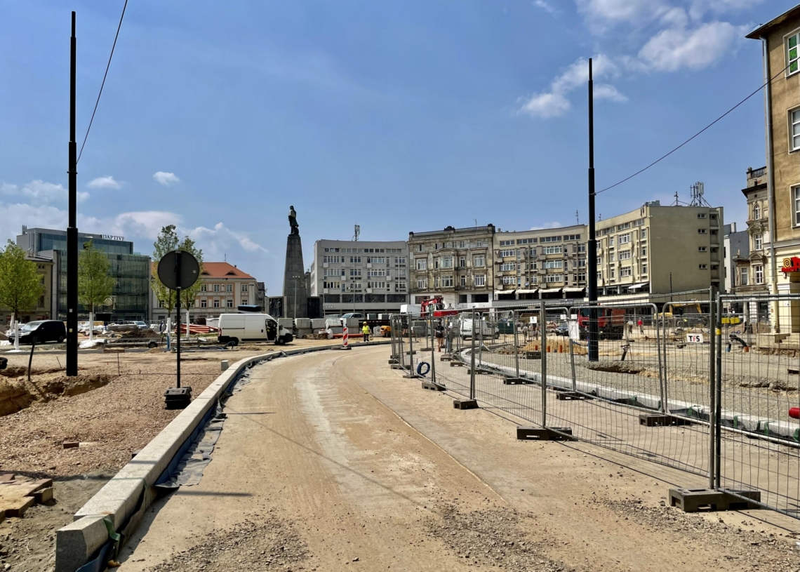 Modernizacja Placu Wolności trwa już 14 miesięcy [ZDJĘCIA + WIDEO]