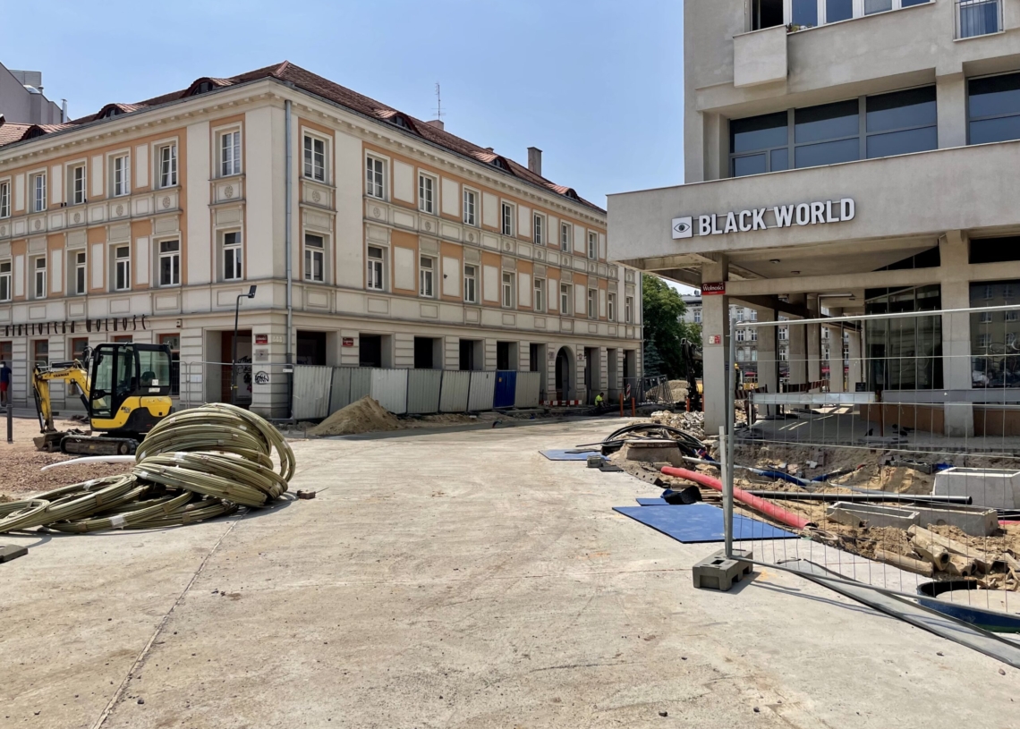 Modernizacja Placu Wolności trwa już 14 miesięcy [ZDJĘCIA + WIDEO]