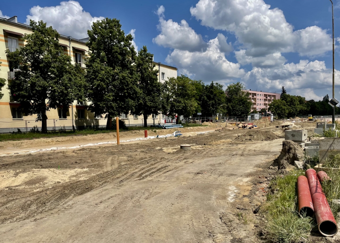 Modernizacja Wojska Polskiego. Tory położono na 160 metrach, a asfalt na jednej czwartej odcinka [ZDJĘCIA + WIDEO]