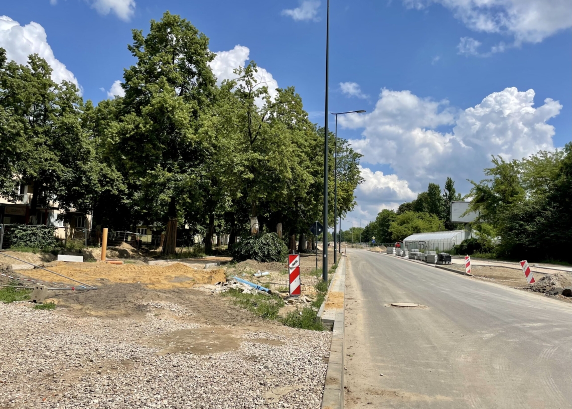 Modernizacja Wojska Polskiego. Tory położono na 160 metrach, a asfalt na jednej czwartej odcinka [ZDJĘCIA + WIDEO]