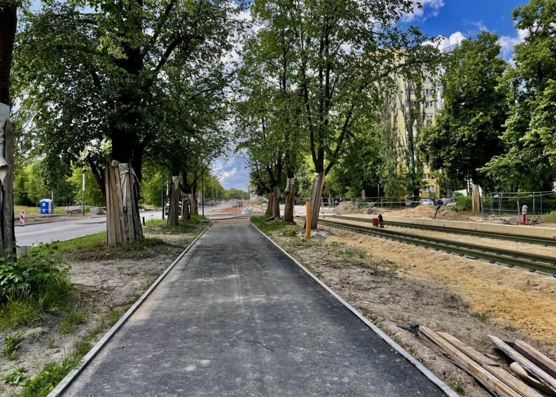 Modernizacja Wojska Polskiego. Tory położono na 160 metrach, a asfalt na jednej czwartej odcinka [ZDJĘCIA + WIDEO]