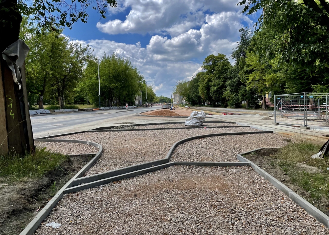 Modernizacja Wojska Polskiego. Tory położono na 160 metrach, a asfalt na jednej czwartej odcinka [ZDJĘCIA + WIDEO]