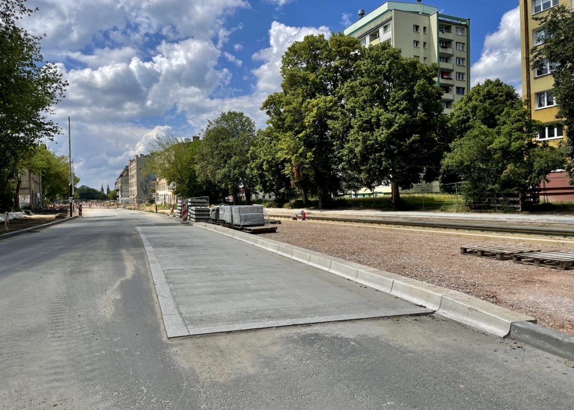 Modernizacja Wojska Polskiego. Tory położono na 160 metrach, a asfalt na jednej czwartej odcinka [ZDJĘCIA + WIDEO]
