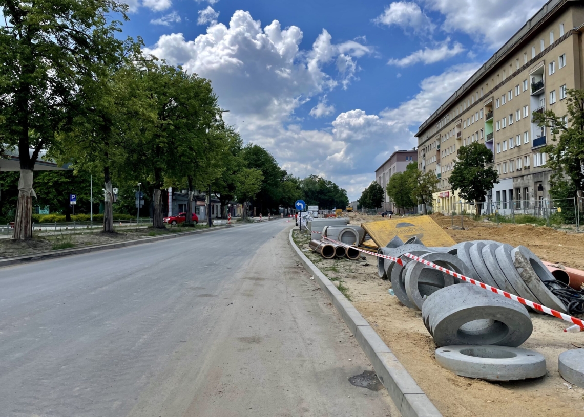 Modernizacja Wojska Polskiego. Tory położono na 160 metrach, a asfalt na jednej czwartej odcinka [ZDJĘCIA + WIDEO]