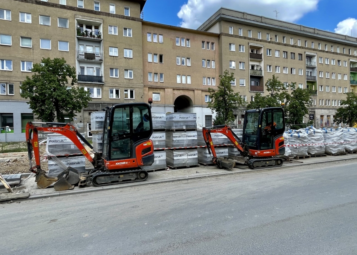 Modernizacja Wojska Polskiego. Tory położono na 160 metrach, a asfalt na jednej czwartej odcinka [ZDJĘCIA + WIDEO]
