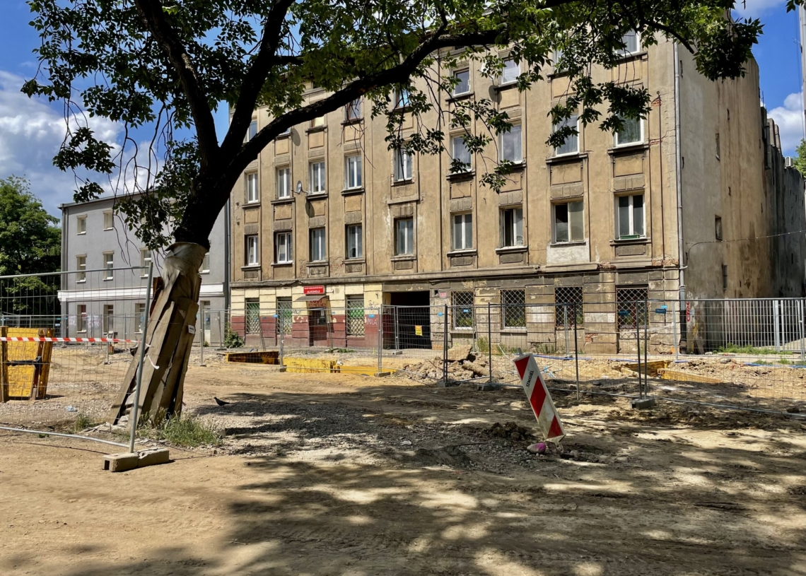 Modernizacja Wojska Polskiego. Tory położono na 160 metrach, a asfalt na jednej czwartej odcinka [ZDJĘCIA + WIDEO]