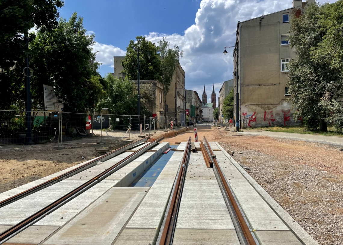 Modernizacja Wojska Polskiego. Tory położono na 160 metrach, a asfalt na jednej czwartej odcinka [ZDJĘCIA + WIDEO]